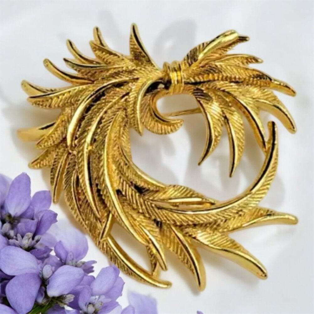 Vintage Sphinx "A38" Feather Brooch – Gold Tone, Elegant Design